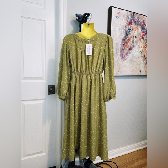 NWT ** Floral Dress - Picture 3 of 6